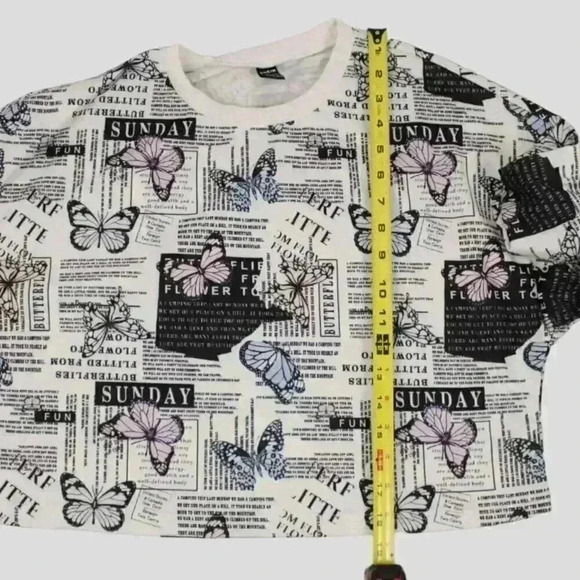 Shein crop ladies sweater‎ white graphic print medium - Picture 6 of 8